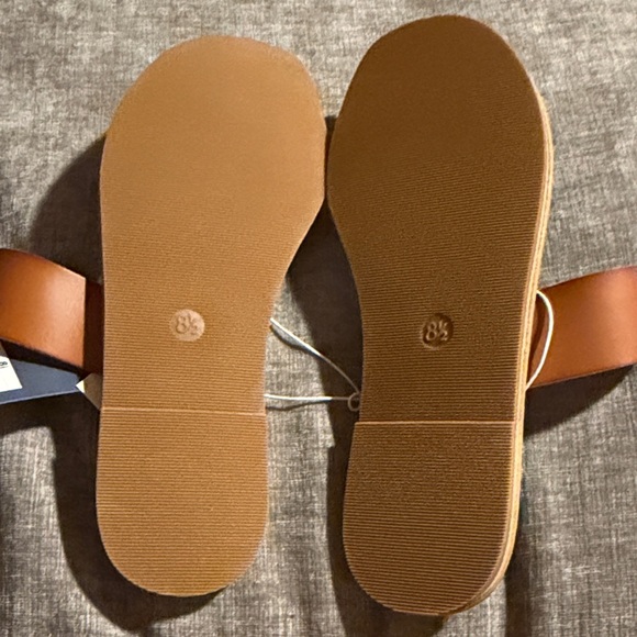 Universal Thread Tan Leather Sandals - Picture 3 of 3